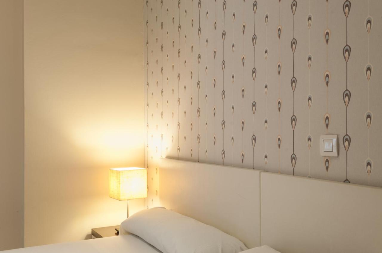 Apartamentos Las Cruces เซบีญา ภายนอก รูปภาพ