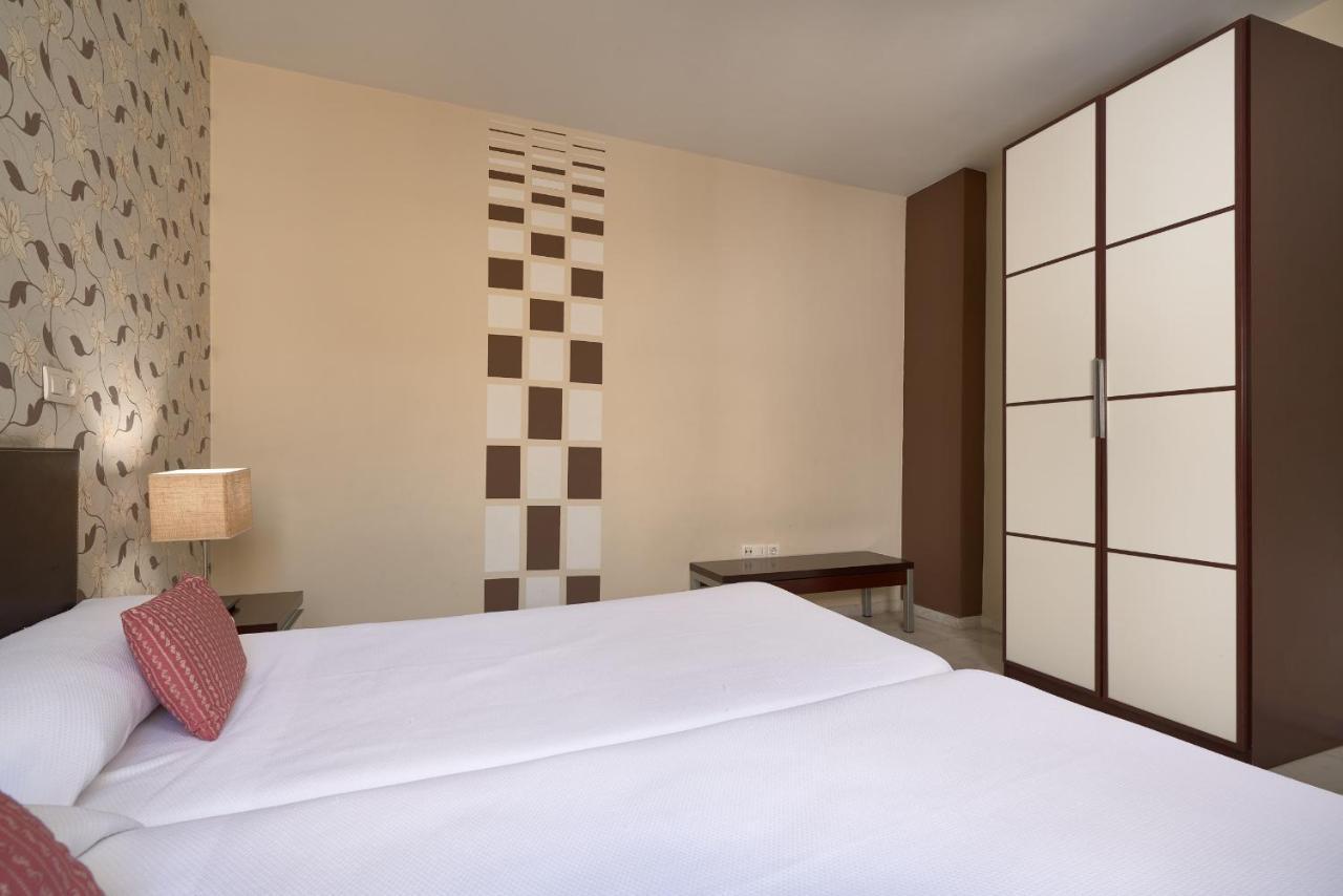 Apartamentos Las Cruces เซบีญา ภายนอก รูปภาพ
