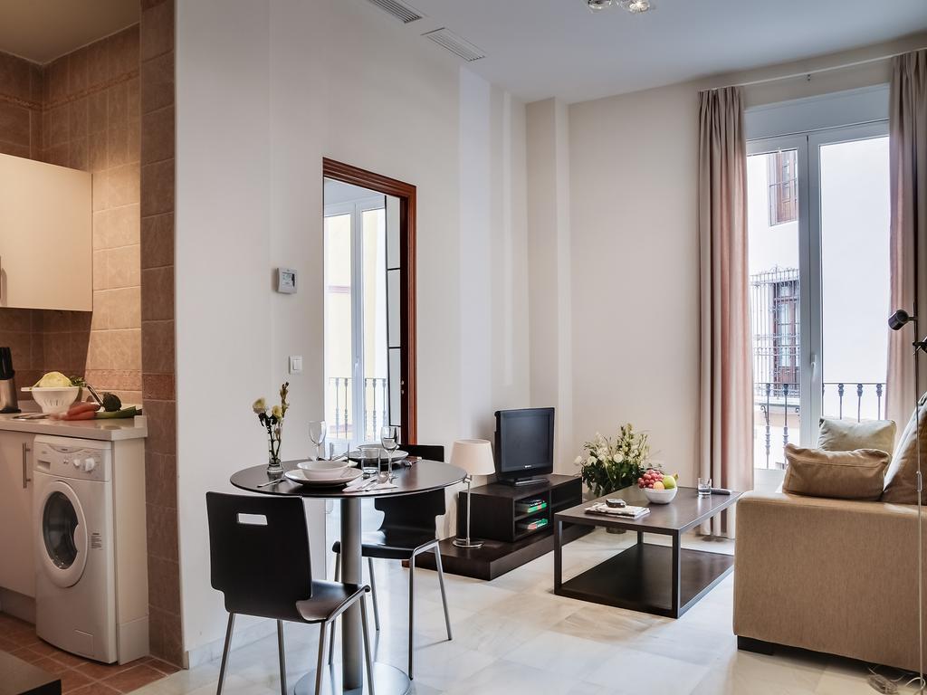 Apartamentos Las Cruces เซบีญา ภายนอก รูปภาพ