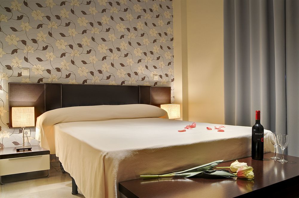 Apartamentos Las Cruces เซบีญา ภายนอก รูปภาพ
