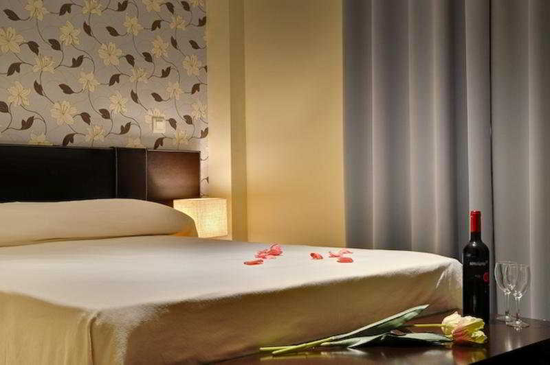 Apartamentos Las Cruces เซบีญา ภายนอก รูปภาพ