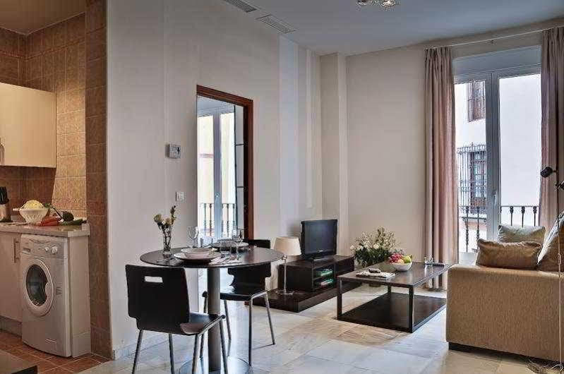 Apartamentos Las Cruces เซบีญา ภายนอก รูปภาพ